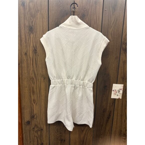 Ray Lande Boutique Womens Cream Front Zip Romper With Geometric Pattern Sleevele - Picture 2 of 3